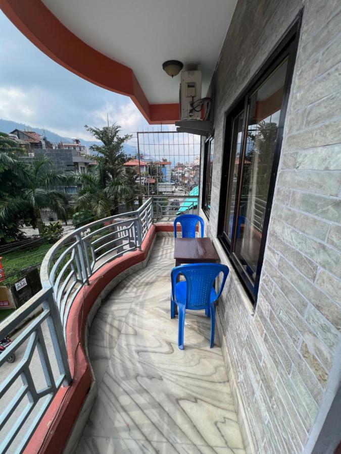Hotel Donosti ポカラ エクステリア 写真