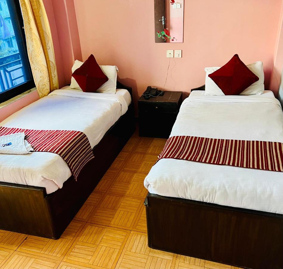 Hotel Donosti ポカラ エクステリア 写真