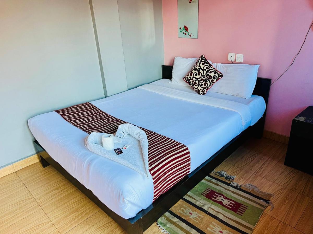 Hotel Donosti ポカラ エクステリア 写真