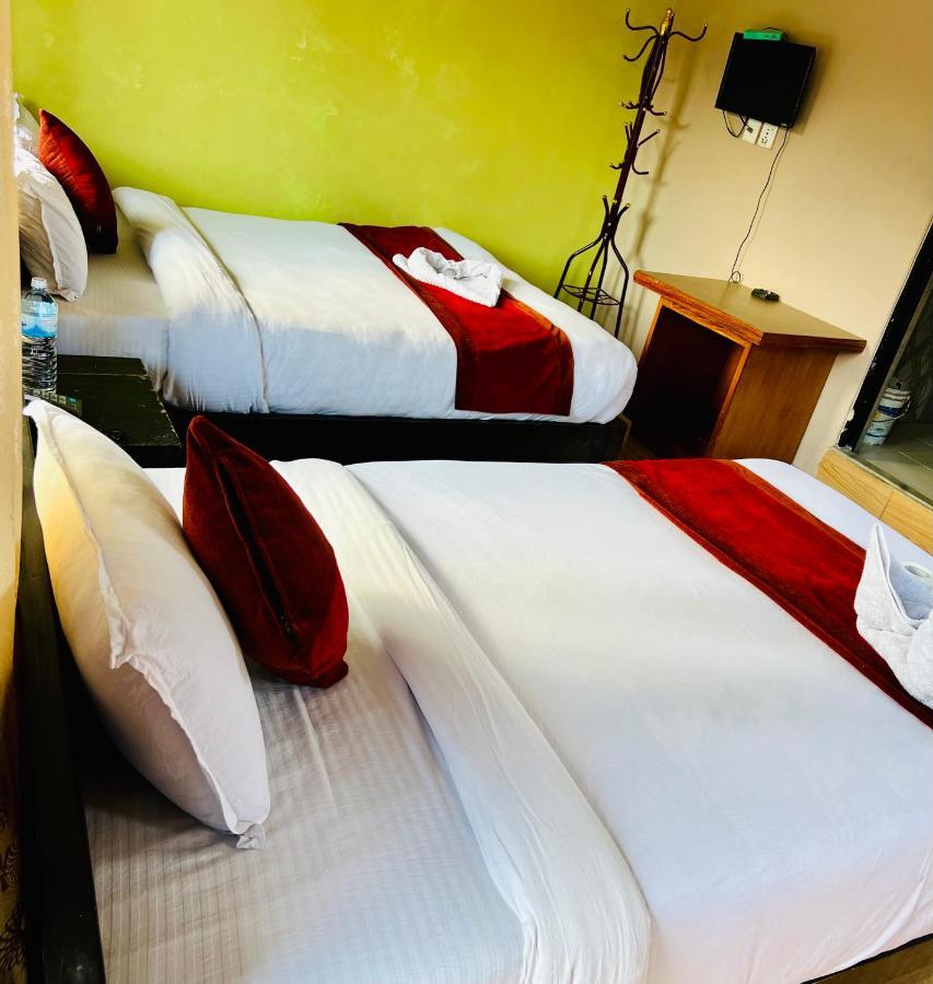 Hotel Donosti ポカラ エクステリア 写真